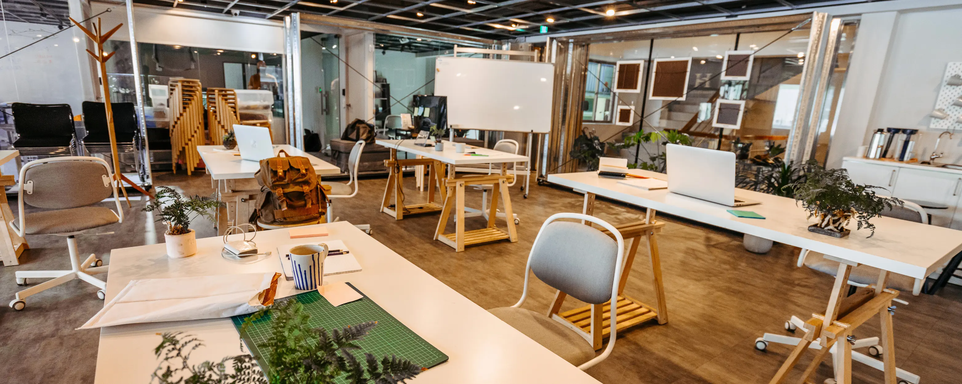 Serviced vs. Coworking Offices: Choosing the Right Workspace for Your Business